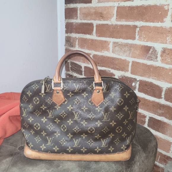 Louis Vuitton Alma Mongram bag - Picture 3 of 4